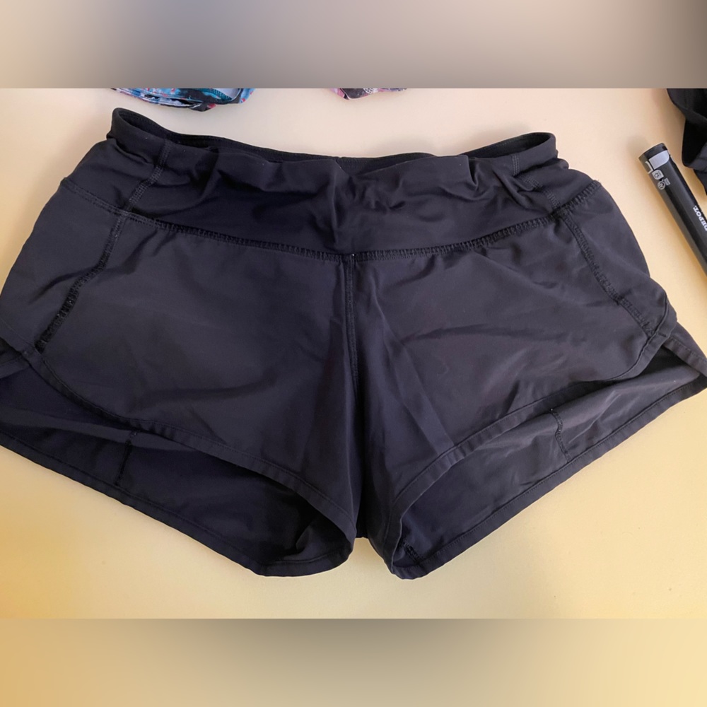 lululemon black size 4 speed up shorts 2.5 inch
